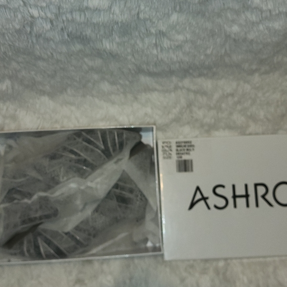 **Woman's Black and White Heels** - Picture 8 of 8